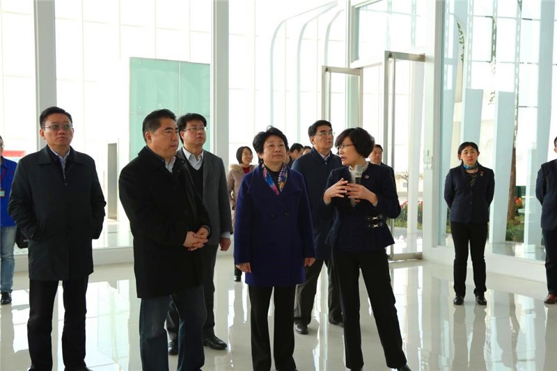 常务副省长黄莉新赴z6com·尊龙凯时药业调研强调：将国药精髓发扬光大