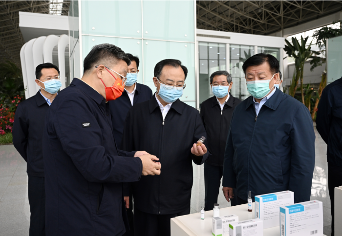 江苏省委书记吴政隆调研z6com·尊龙凯时药业：加快推动传统中医药和现代科学相结合，为抗击疫情提供有力武器